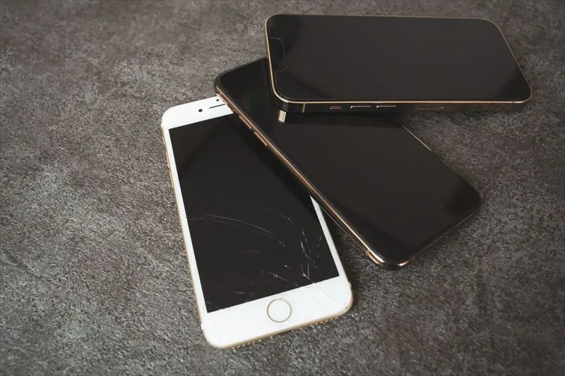 画面割れと液晶漏れの違い